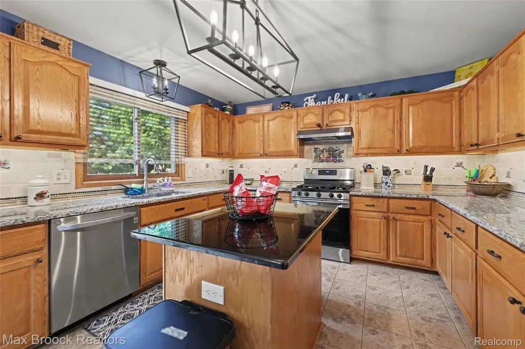 14088 Glenwood Drive Shelby Charter Township MI 48315
