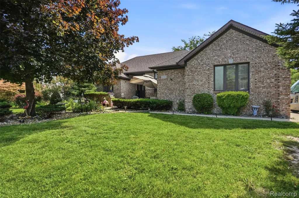 6786 Jasmine Drive Troy City MI 48098