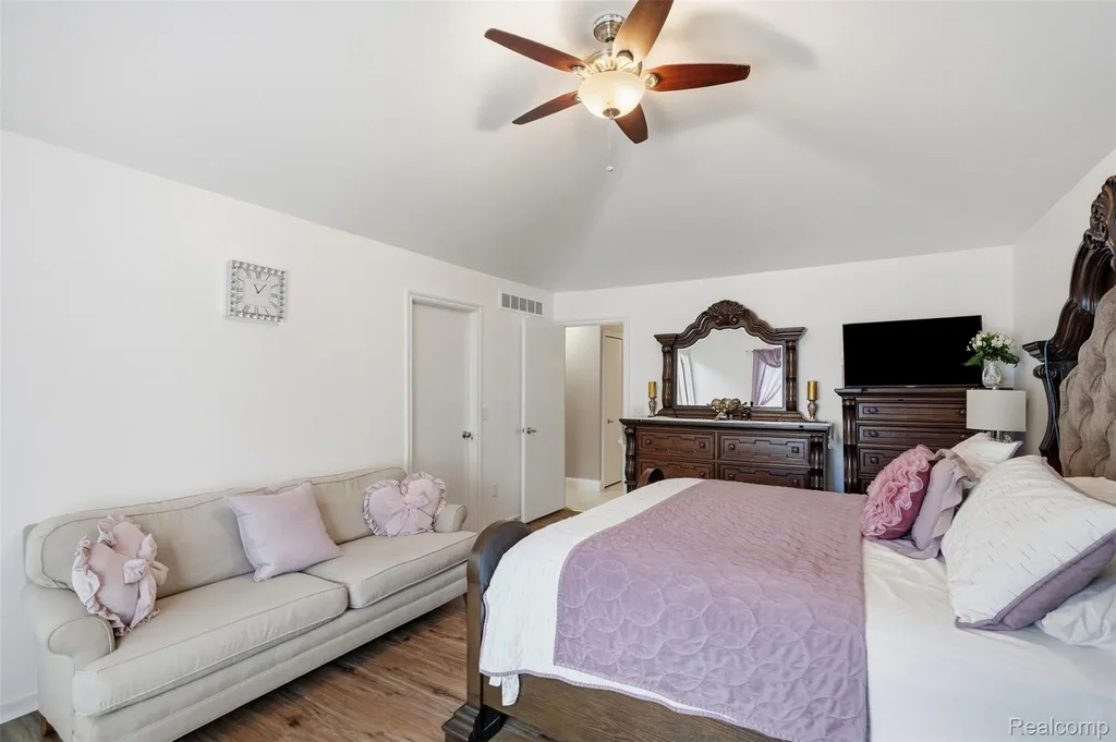 6786 Jasmine Drive Troy City MI 48098