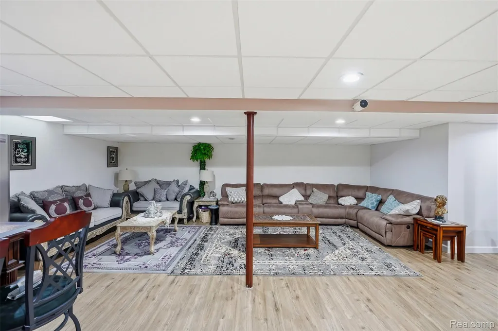 6786 Jasmine Drive Troy City MI 48098
