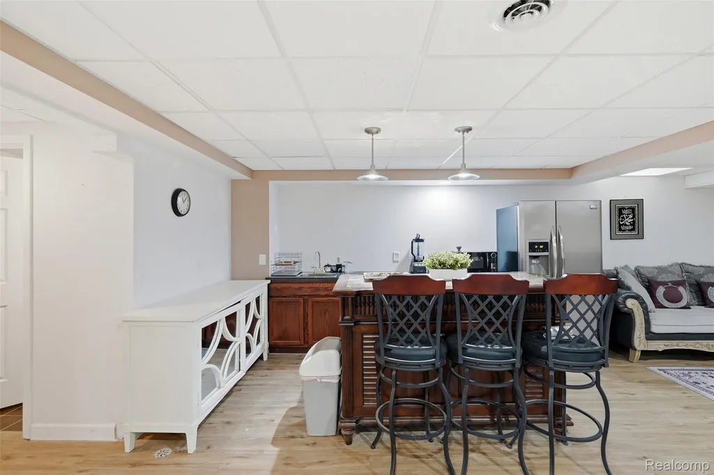 6786 Jasmine Drive Troy City MI 48098