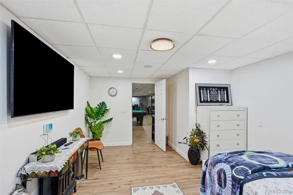 6786 Jasmine Drive Troy City MI 48098