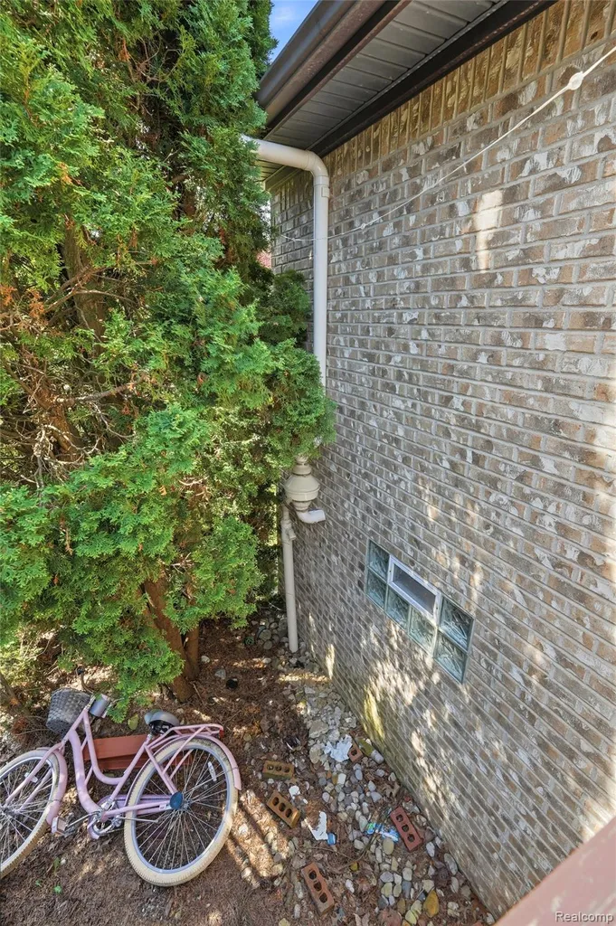 6786 Jasmine Drive Troy City MI 48098