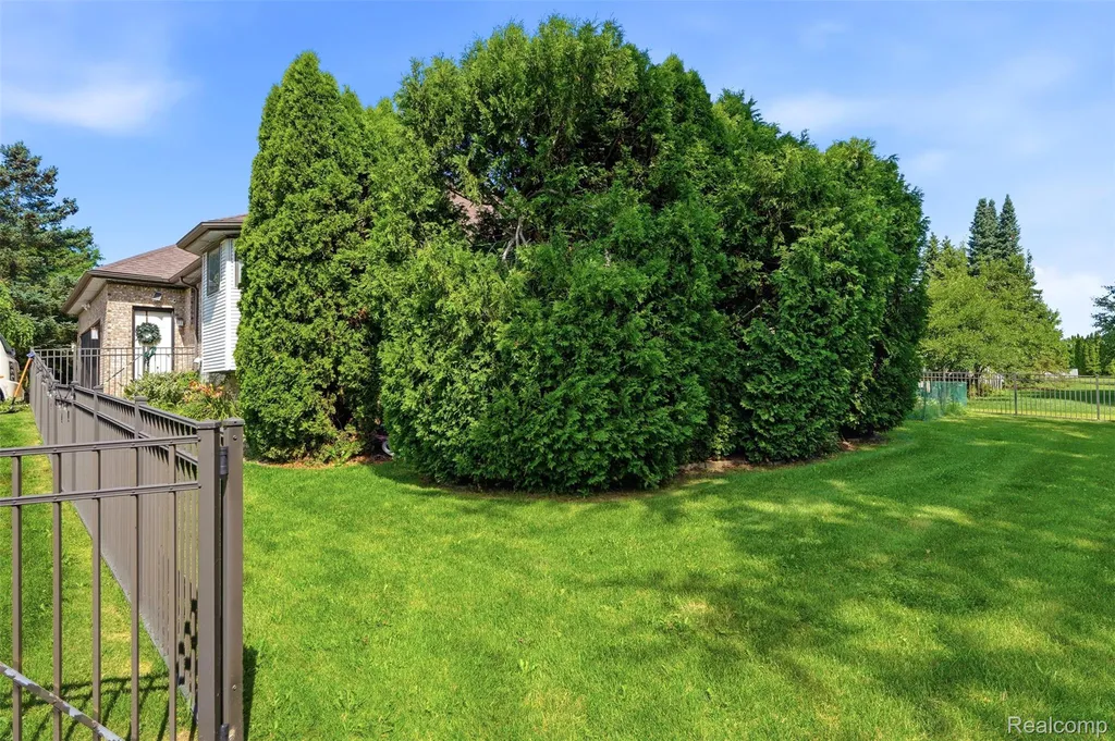 6786 Jasmine Drive Troy City MI 48098
