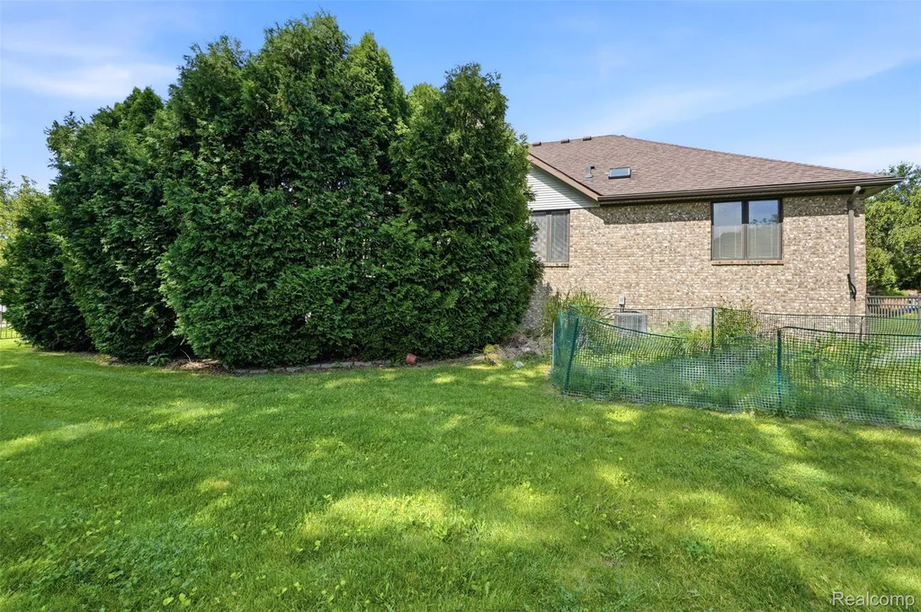 6786 Jasmine Drive Troy City MI 48098