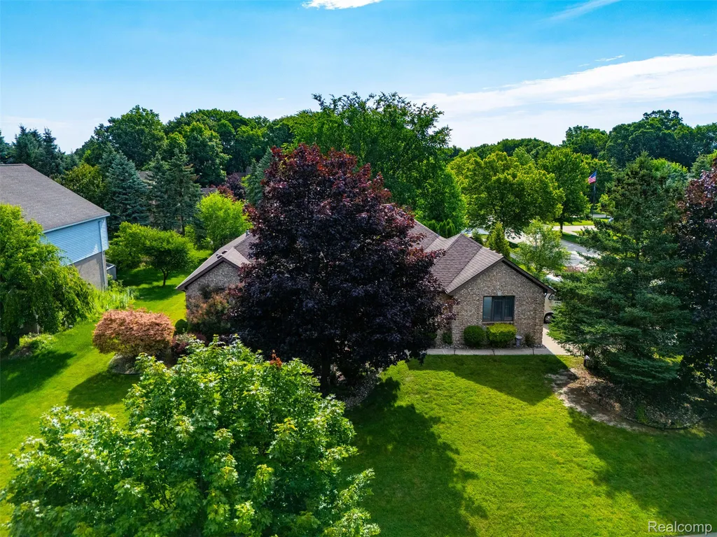 6786 Jasmine Drive Troy City MI 48098