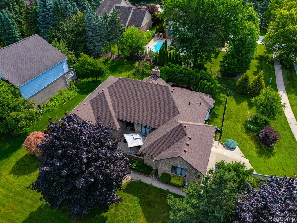 6786 Jasmine Drive Troy City MI 48098