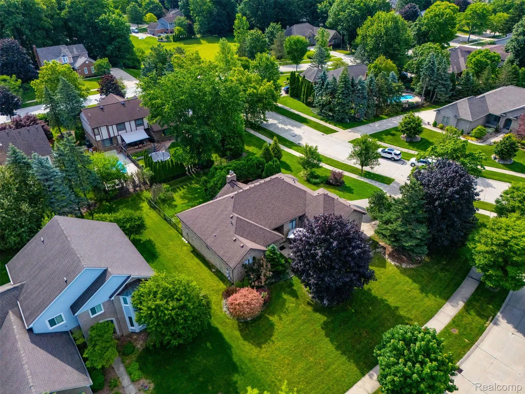 6786 Jasmine Drive Troy City MI 48098