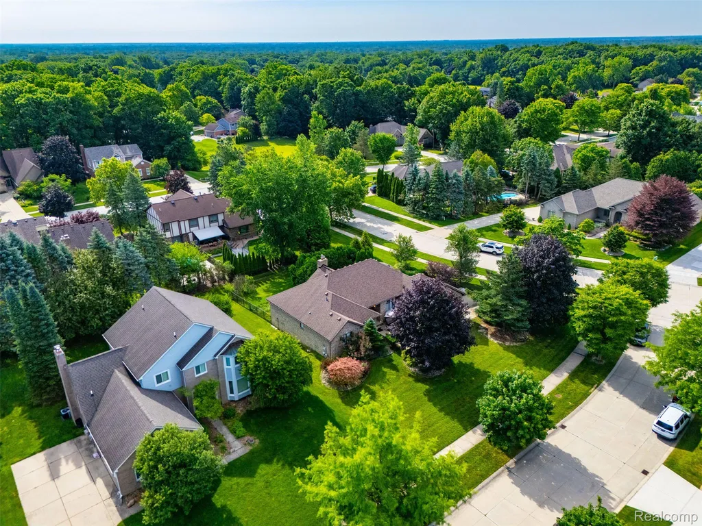 6786 Jasmine Drive Troy City MI 48098