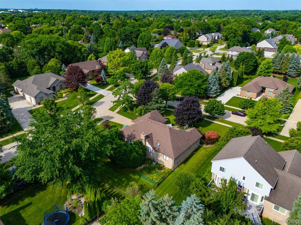 6786 Jasmine Drive Troy City MI 48098