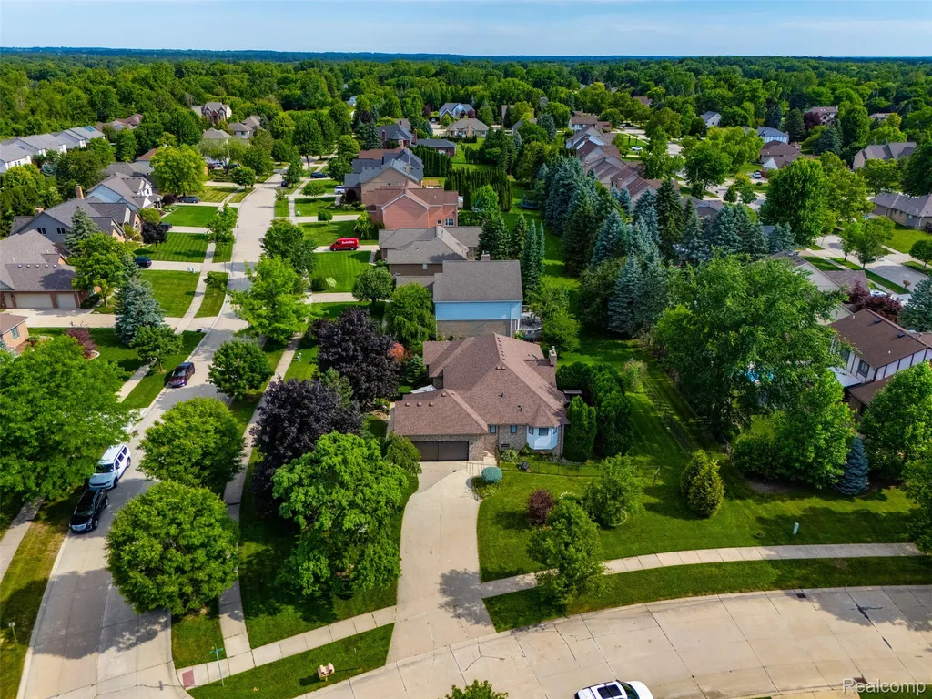 6786 Jasmine Drive Troy City MI 48098