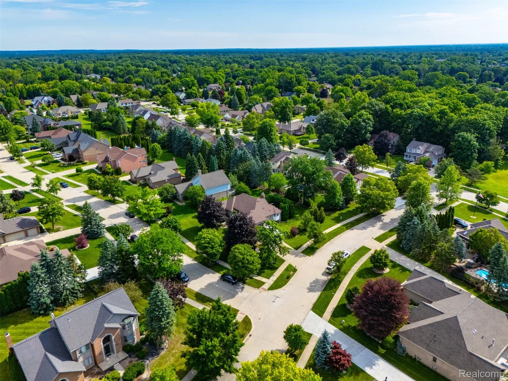 6786 Jasmine Drive Troy City MI 48098