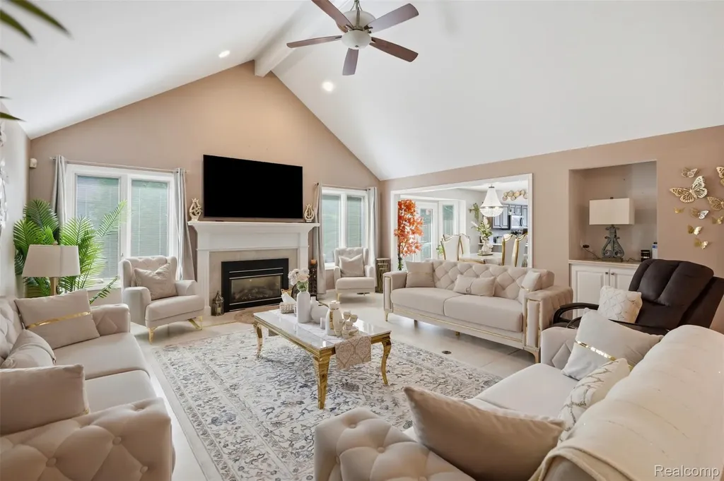 6786 Jasmine Drive Troy City MI 48098