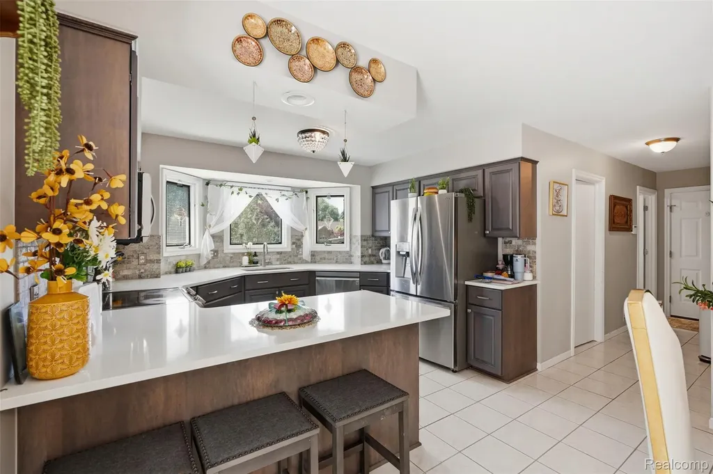 6786 Jasmine Drive Troy City MI 48098