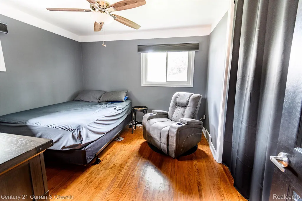 4209 Pardee Avenue Dearborn Heights City MI 48125
