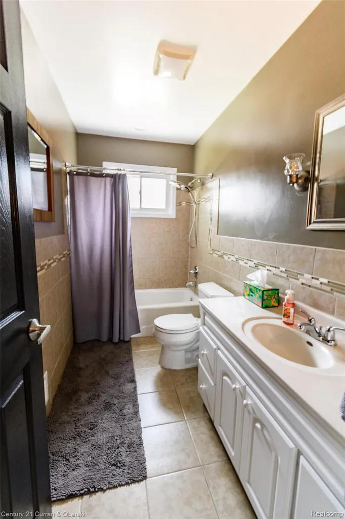 4209 Pardee Avenue Dearborn Heights City MI 48125