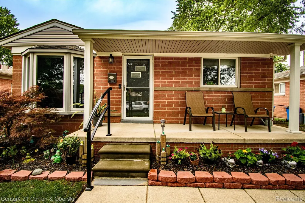 4209 Pardee Avenue Dearborn Heights City MI 48125