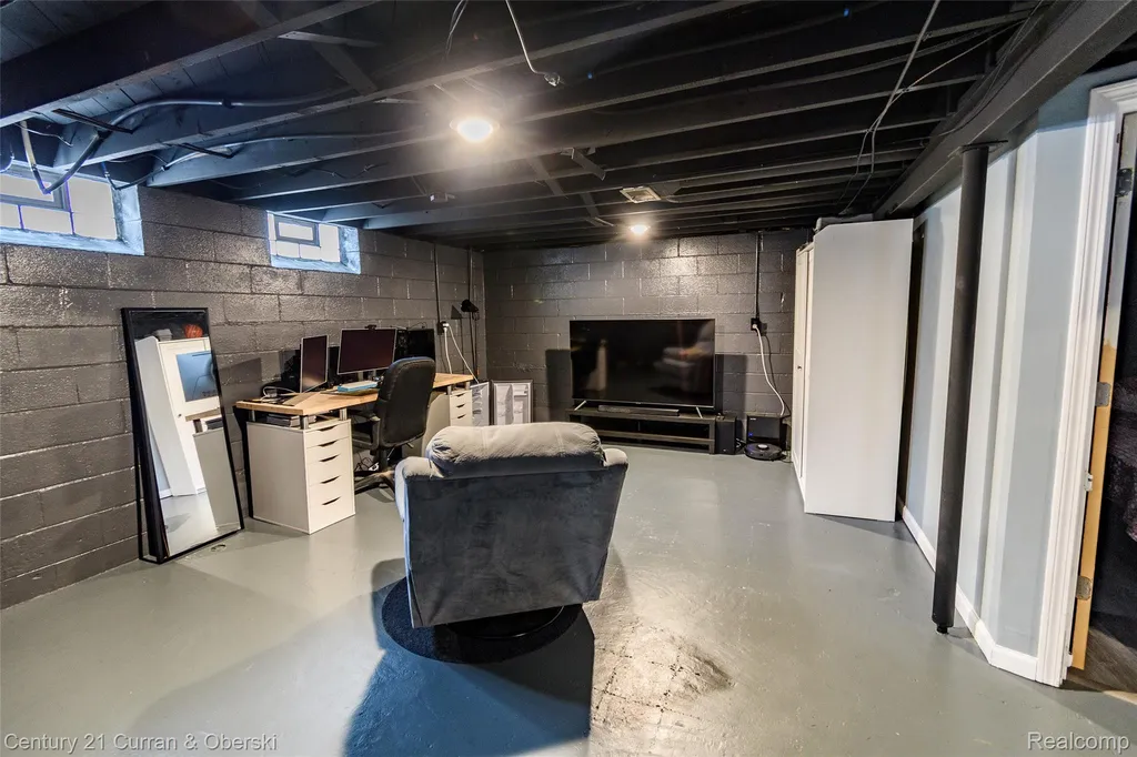 4209 Pardee Avenue Dearborn Heights City MI 48125