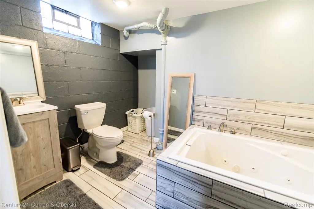 4209 Pardee Avenue Dearborn Heights City MI 48125