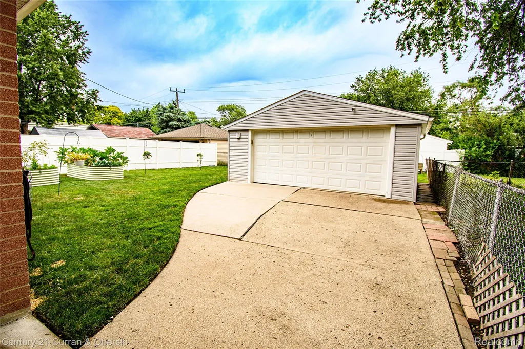 4209 Pardee Avenue Dearborn Heights City MI 48125