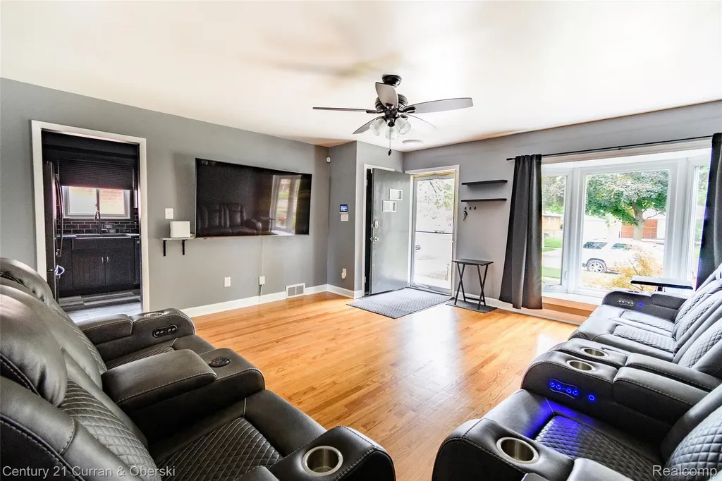 4209 Pardee Avenue Dearborn Heights City MI 48125