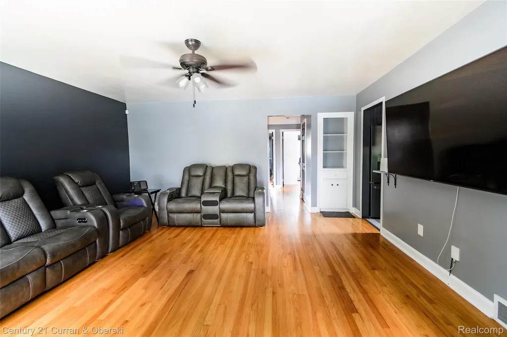 4209 Pardee Avenue Dearborn Heights City MI 48125