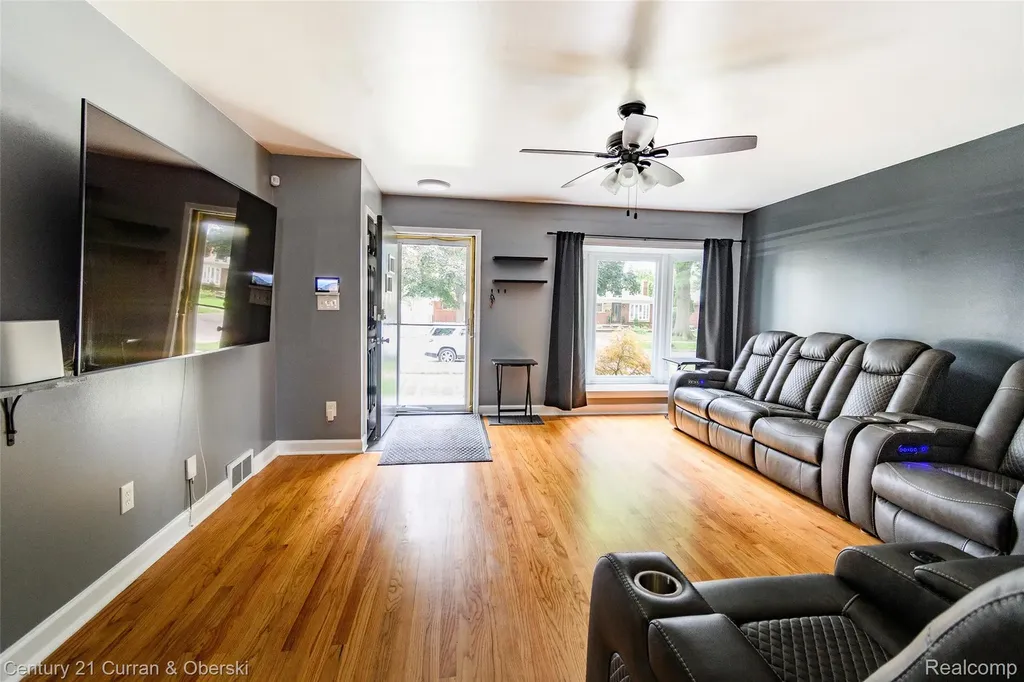 4209 Pardee Avenue Dearborn Heights City MI 48125