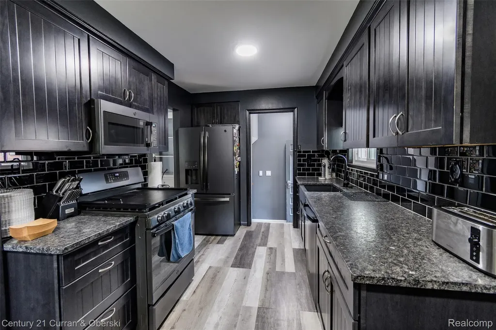 4209 Pardee Avenue Dearborn Heights City MI 48125