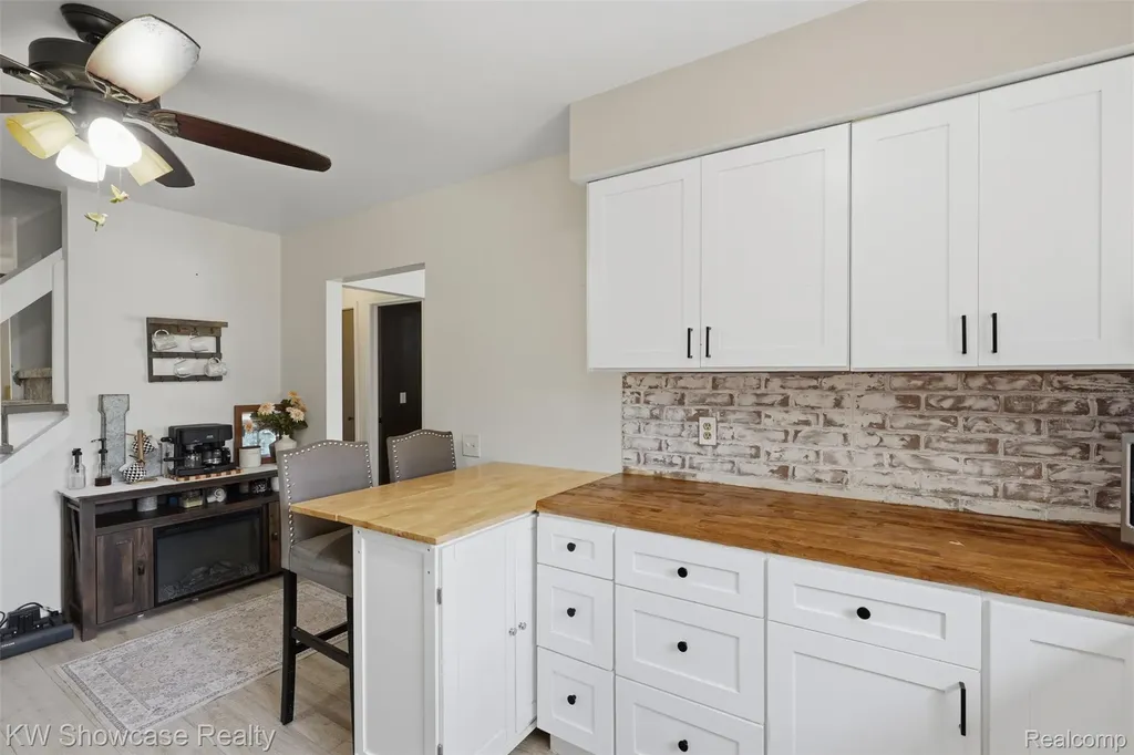 2441 Amelia Highland Charter Township MI 48356