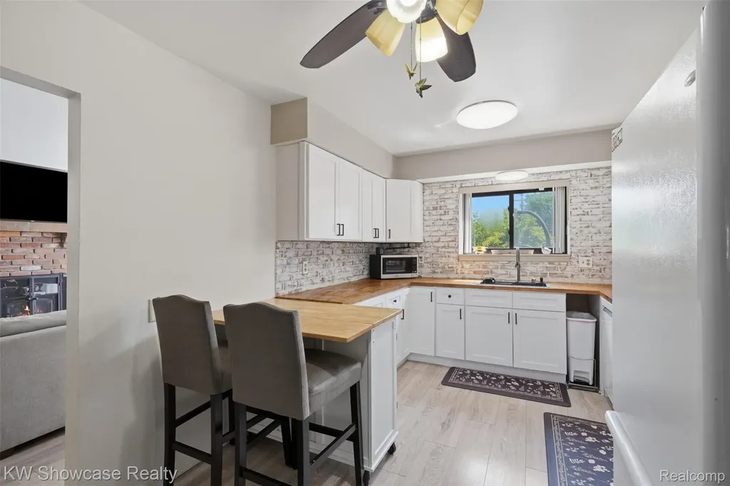 2441 Amelia Highland Charter Township MI 48356