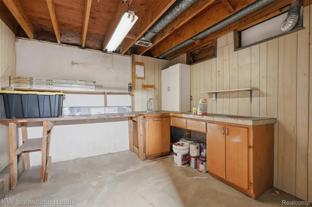 2441 Amelia Highland Charter Township MI 48356