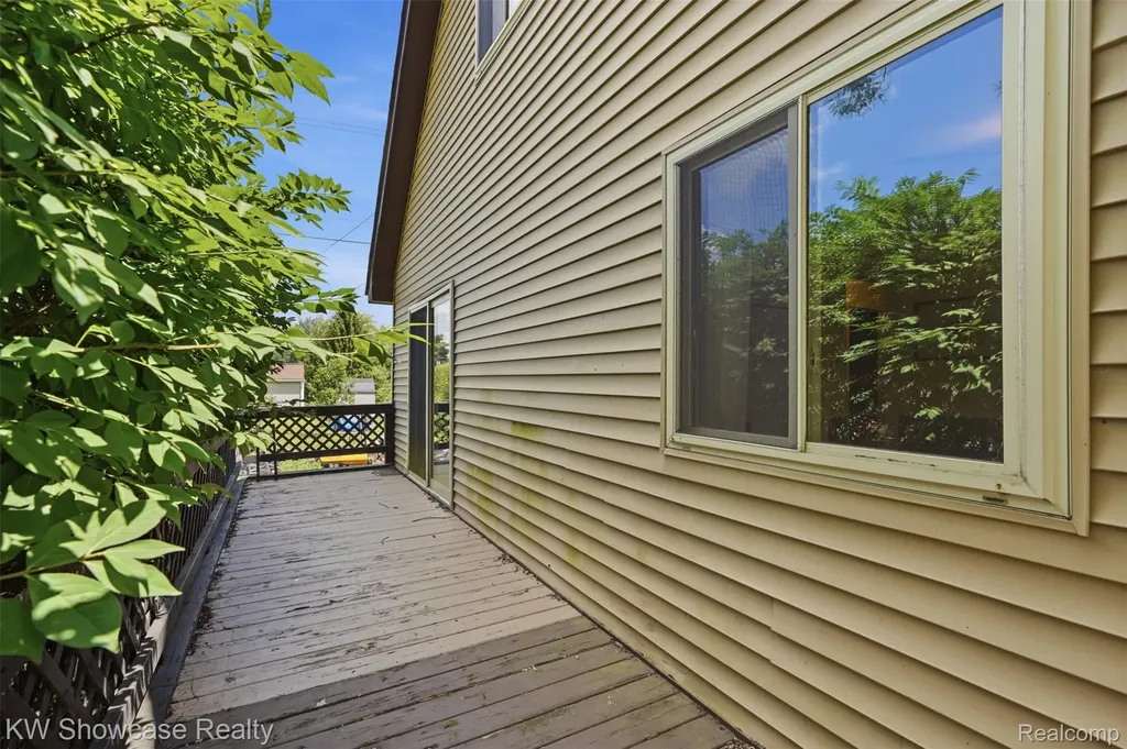 2441 Amelia Highland Charter Township MI 48356