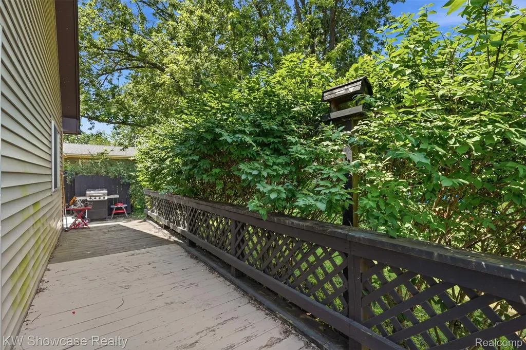 2441 Amelia Highland Charter Township MI 48356