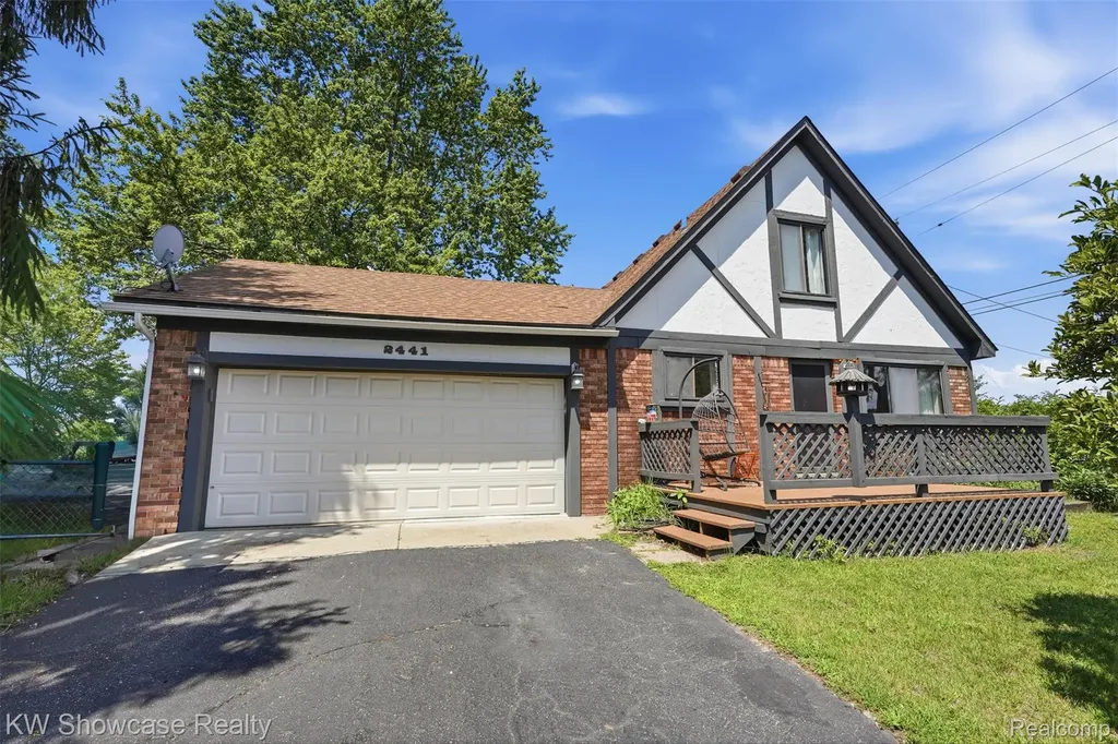 2441 Amelia Highland Charter Township MI 48356