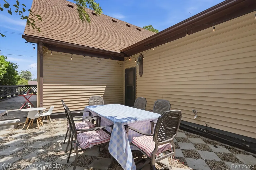 2441 Amelia Highland Charter Township MI 48356