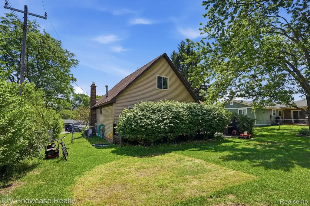 2441 Amelia Highland Charter Township MI 48356