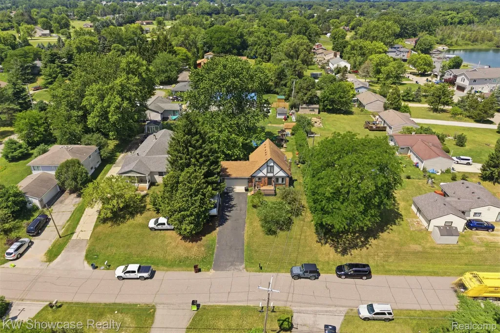 2441 Amelia Highland Charter Township MI 48356