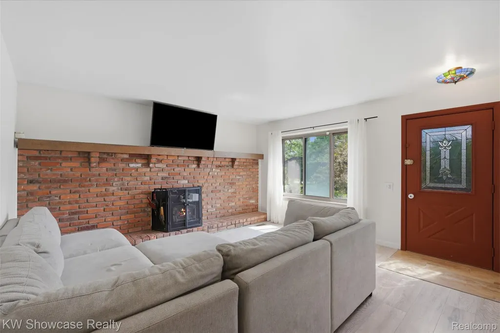 2441 Amelia Highland Charter Township MI 48356