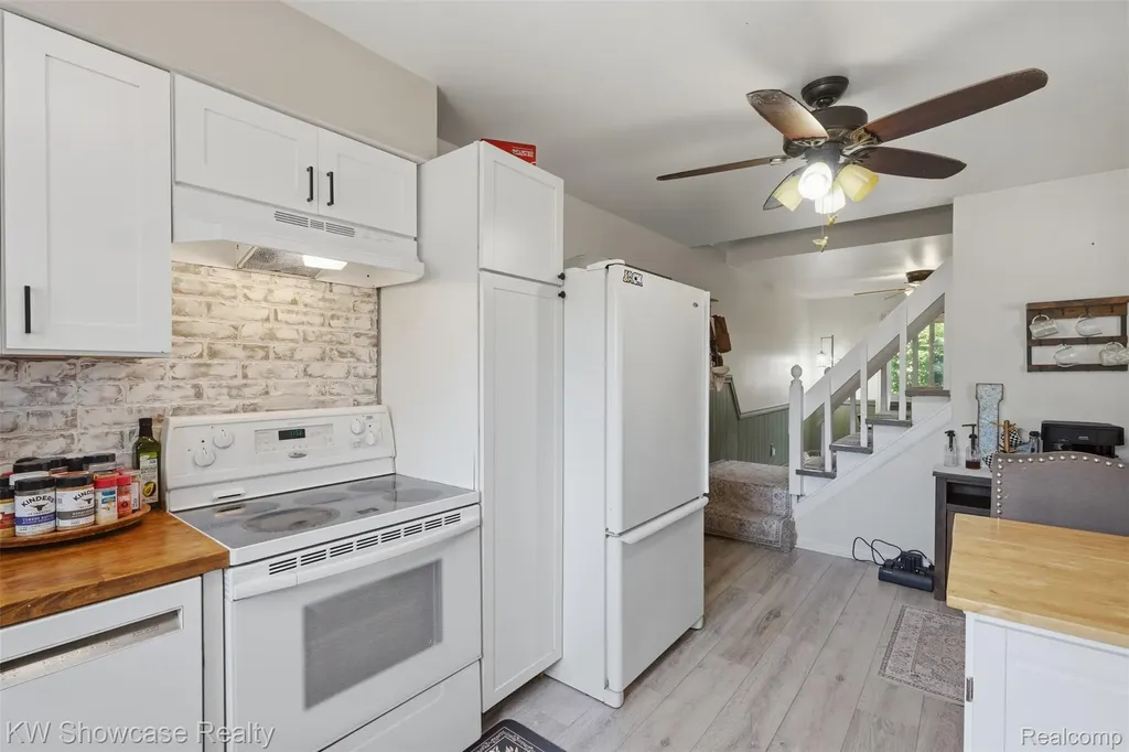 2441 Amelia Highland Charter Township MI 48356