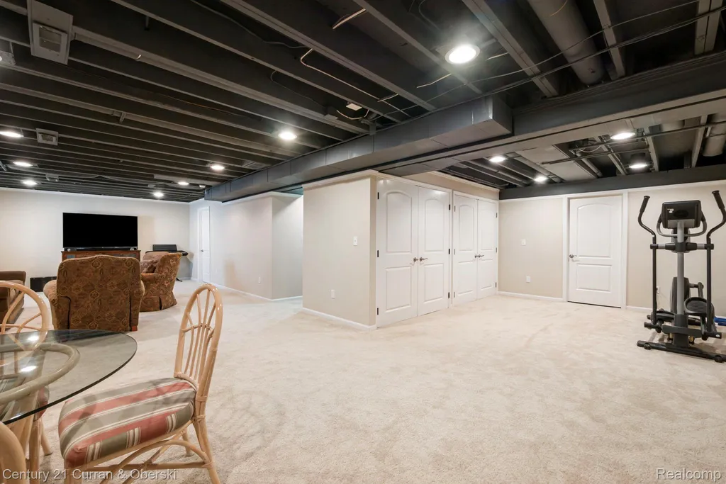 1086 Paddock Drive South Lyon City MI 48178