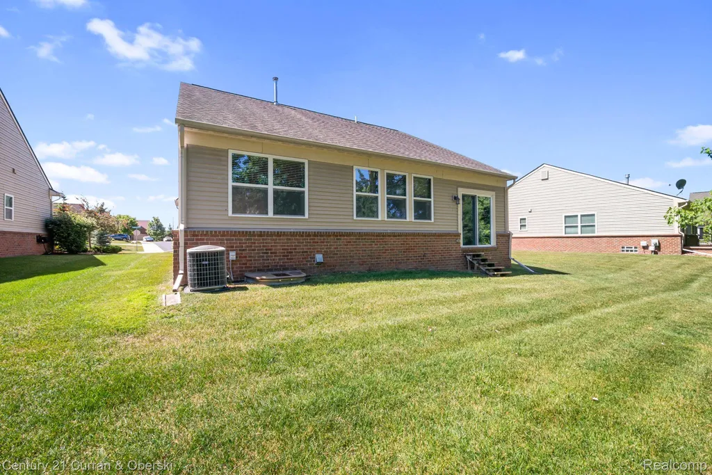 1086 Paddock Drive South Lyon City MI 48178