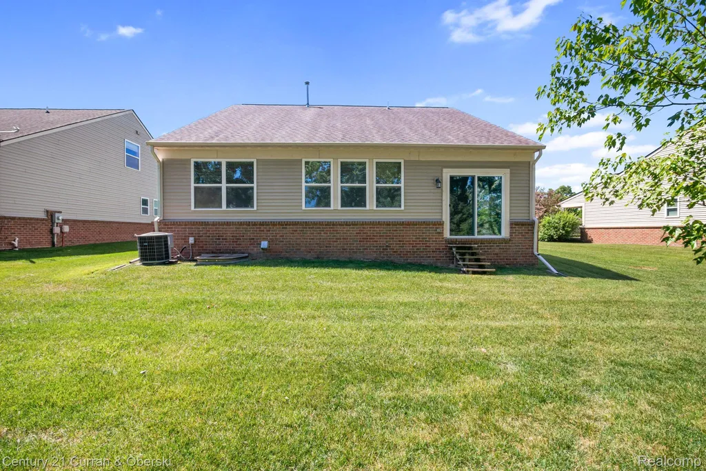 1086 Paddock Drive South Lyon City MI 48178