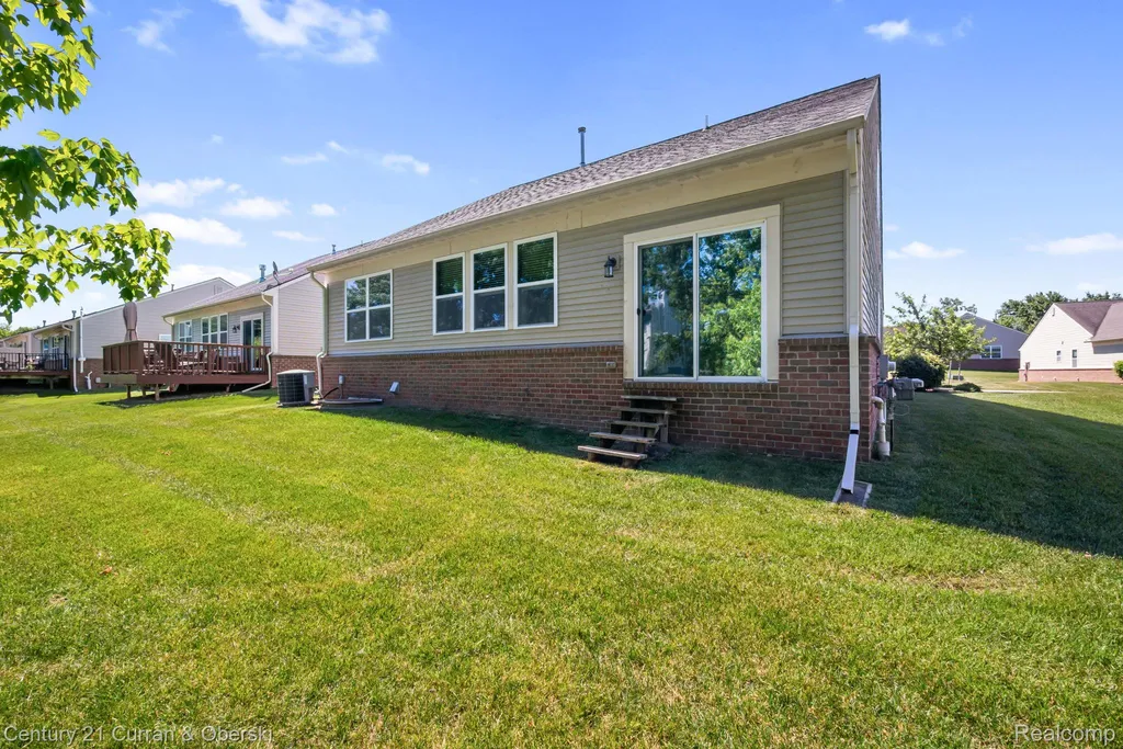 1086 Paddock Drive South Lyon City MI 48178