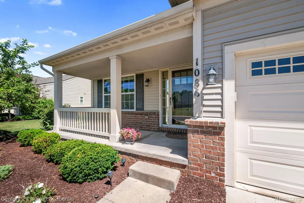 1086 Paddock Drive South Lyon City MI 48178