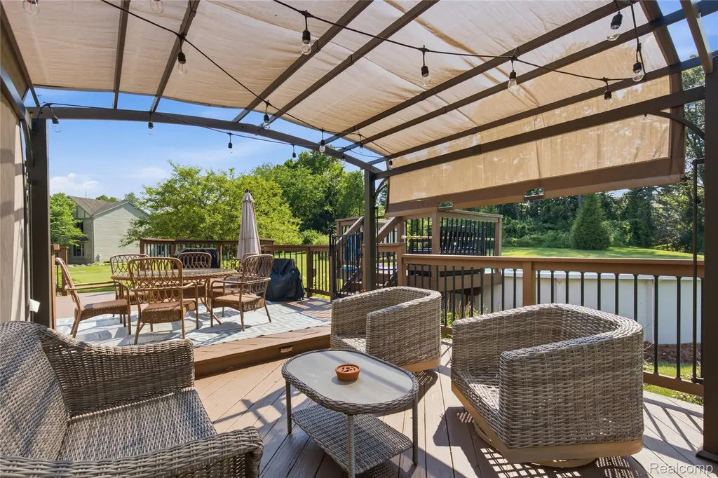 1817 Deer View Court Hartland Township MI 48843