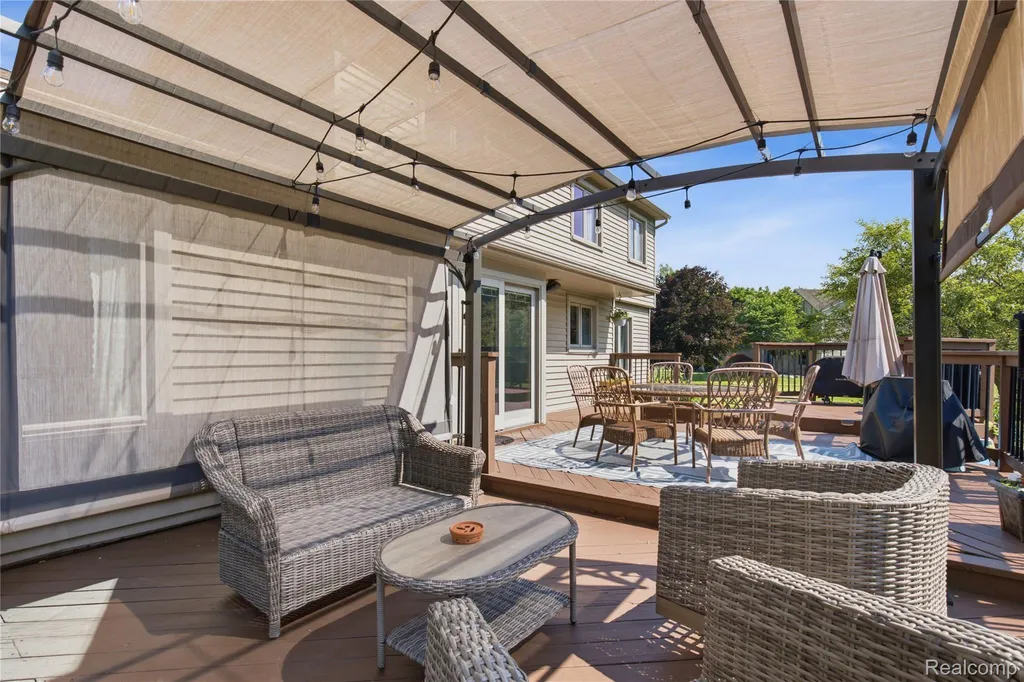 1817 Deer View Court Hartland Township MI 48843