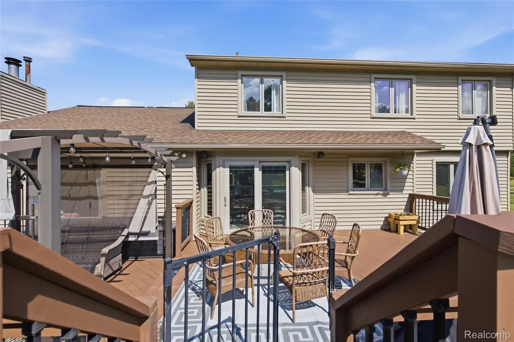 1817 Deer View Court Hartland Township MI 48843