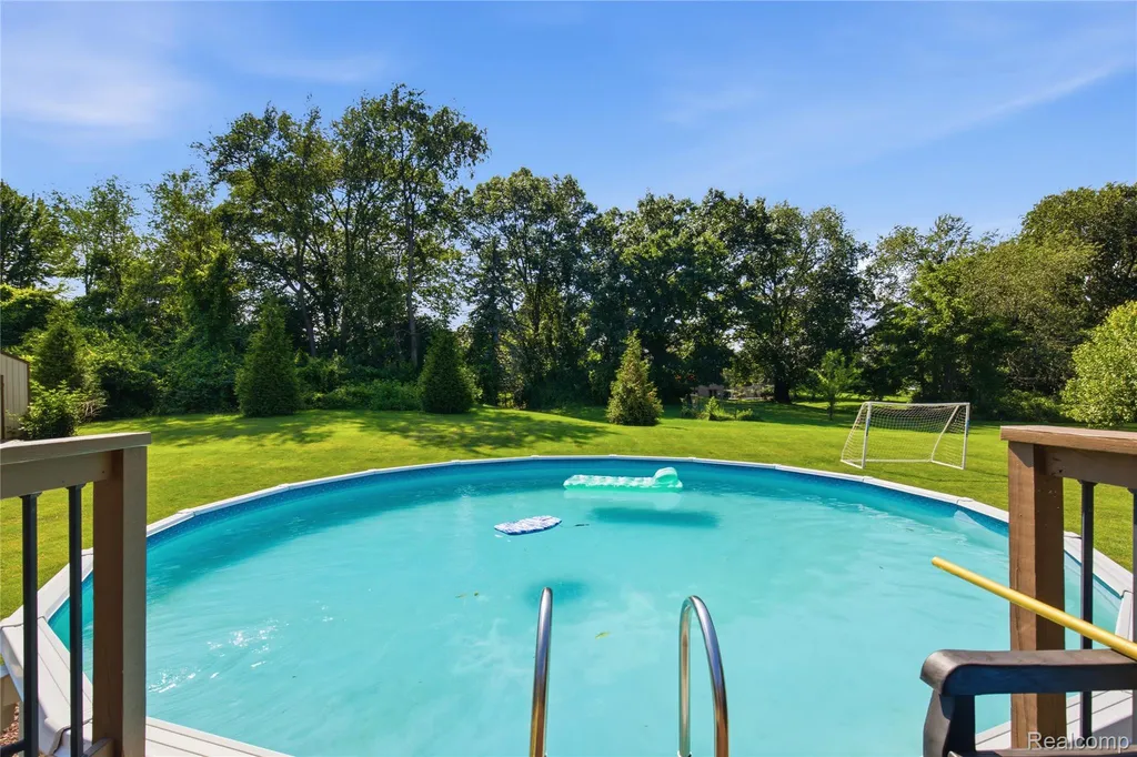 1817 Deer View Court Hartland Township MI 48843