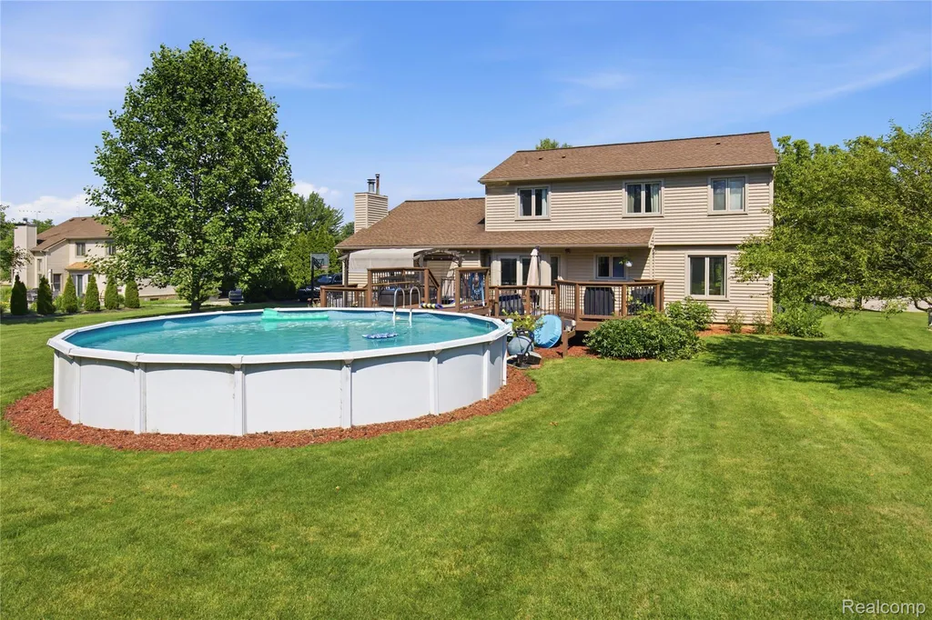1817 Deer View Court Hartland Township MI 48843