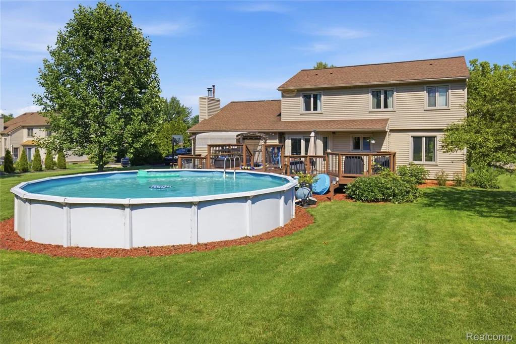 1817 Deer View Court Hartland Township MI 48843